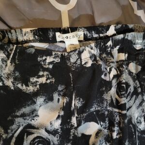 Black floral pattern leggings